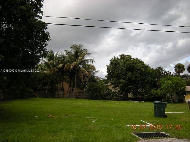 1st image of 1621 SW 23rd St