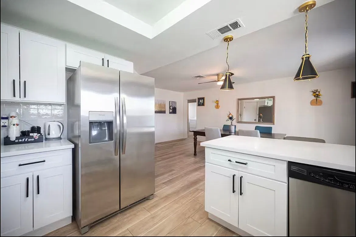 4 bed, 2.0 bath, 1913 sqft, $2,500 — Photo 1