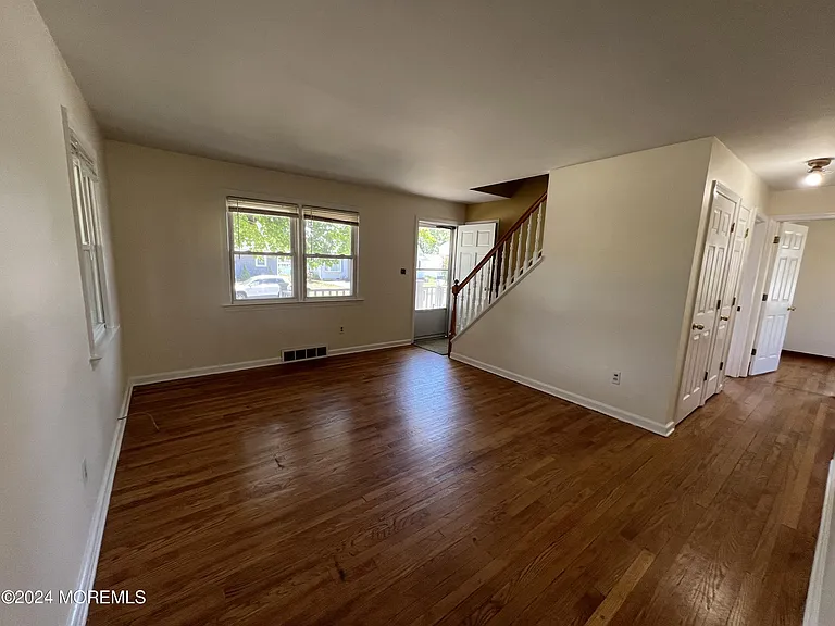 99 McLean St — Photo 5