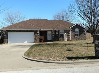 702 N Ivy Ln, Strafford, MO 65757