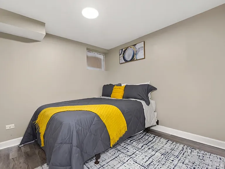 11429 S King Dr — Photo 3
