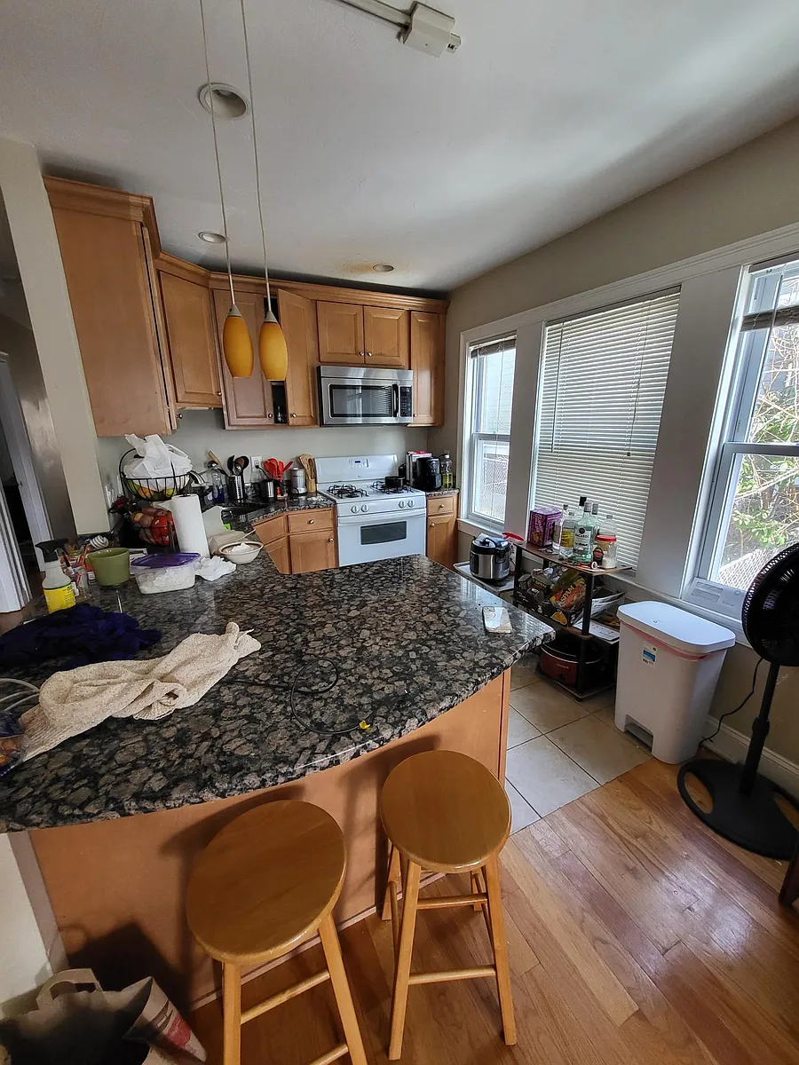 Building Photo - 27 Fairfax St #1