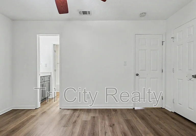 150 Chase Ct — Photo 33