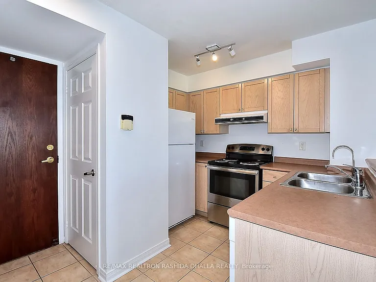 39 Oneida Cres #610 — Photo 18