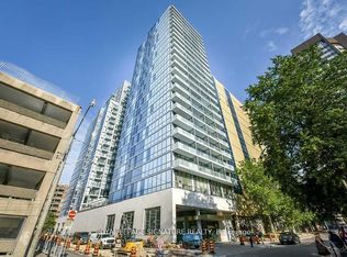 210 Simcoe St #814, Toronto, ON M5T 0A9