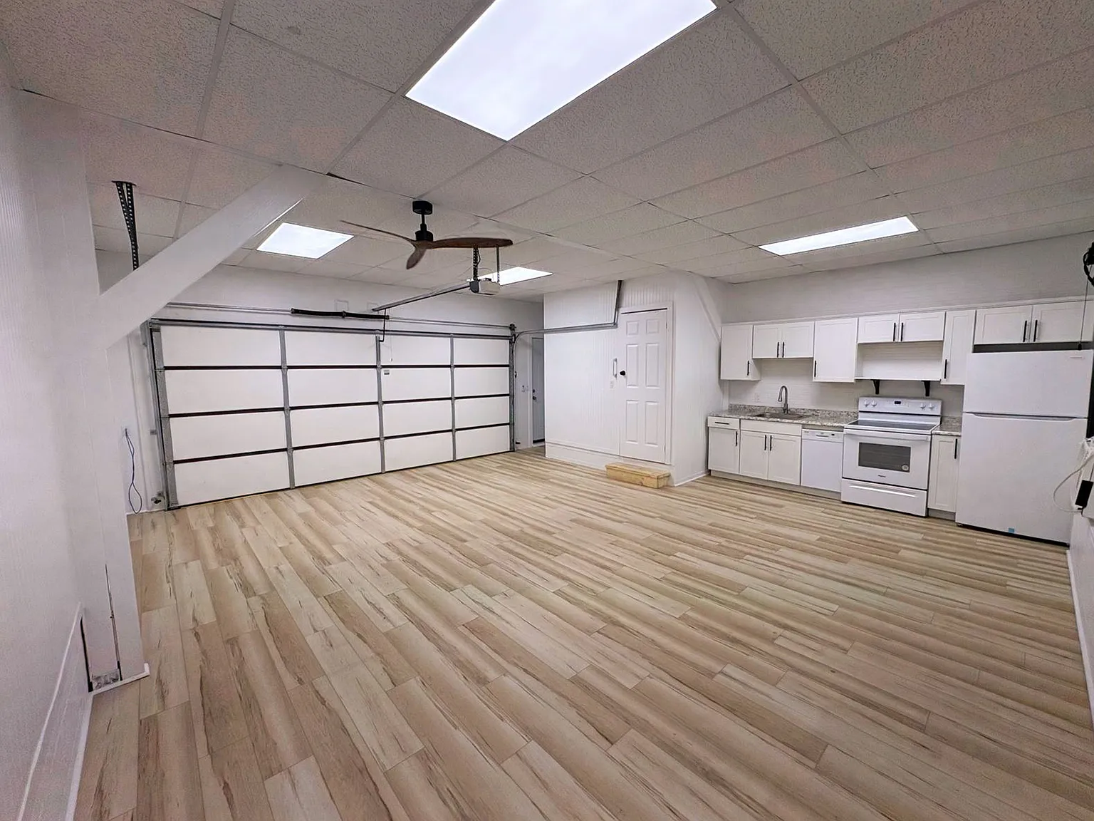 Studio, 720 sqft, $1,295 — Photo 2