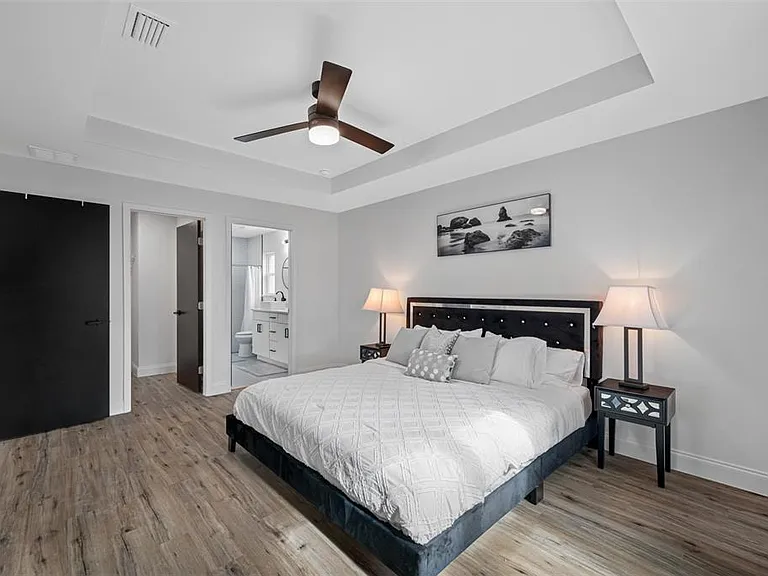 3717 E Clifton St — Photo 27