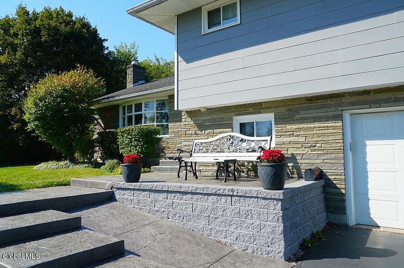3rd image of 1145 Godfrey Lane