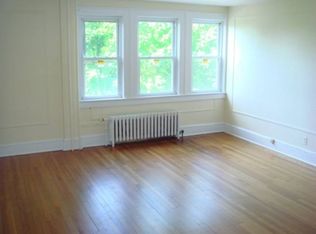 270 8th Ave APT 7, Sea Cliff, NY 11579