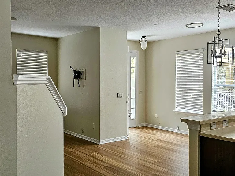 10370 Lake District Ln — Photo 3
