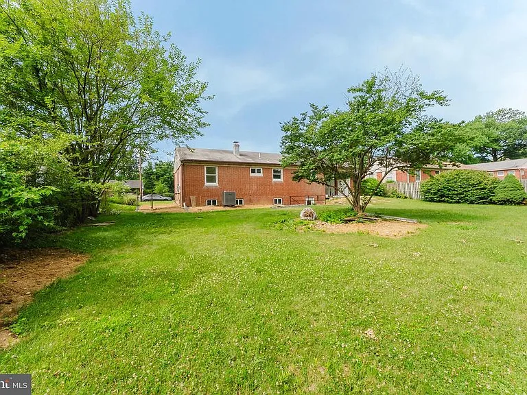 10914 Woodhaven Dr — Photo 23