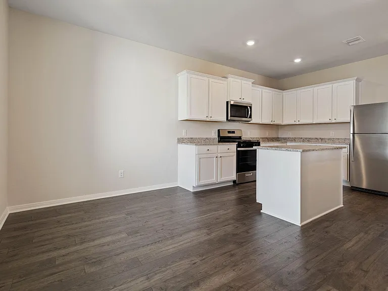 15802 Berry Hill Dr — Photo 12
