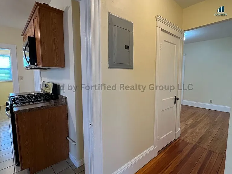 142 Washington St #3 — Photo 6