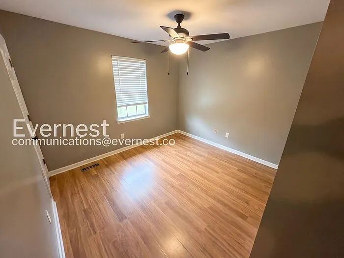 716 Brookview Dr — Photo 16