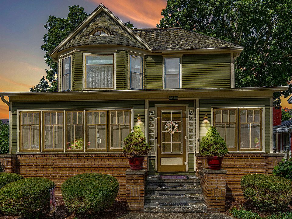 318 East St, Three Rivers, MI 49093 Zillow