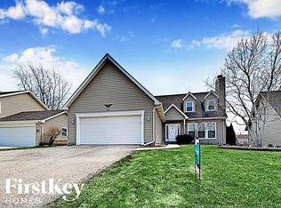 851 Jefferson Dr, Lindenhurst, IL 60046