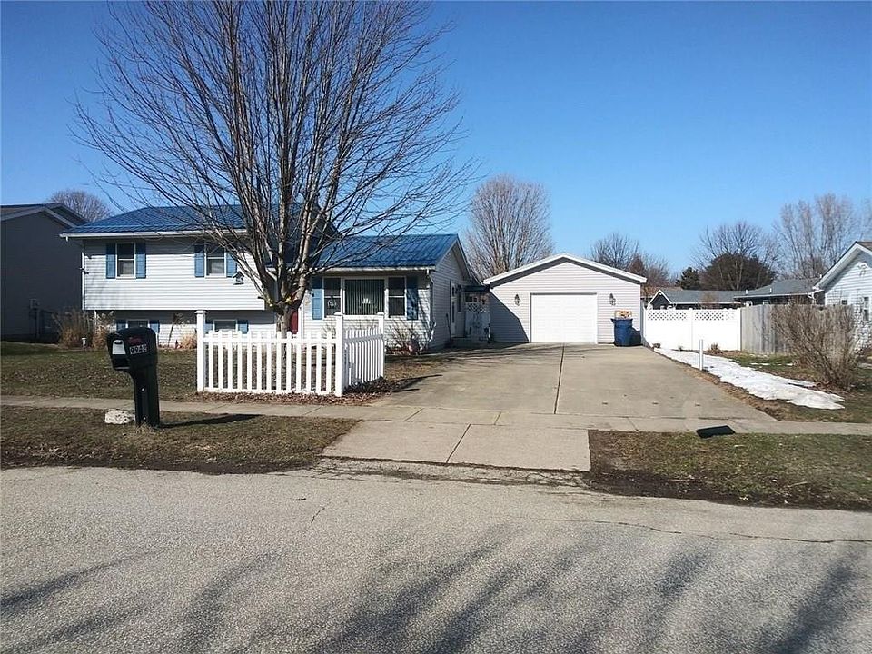 1st image of 9942 Holly Dr
