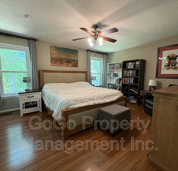 321 N Valley View Dr — Photo 14