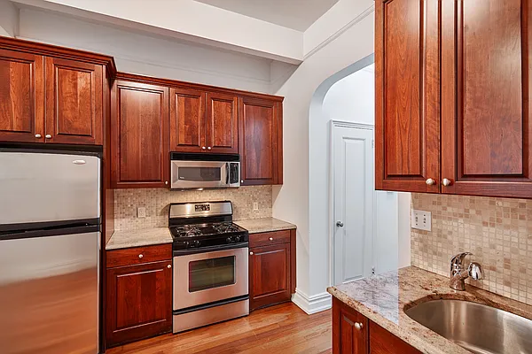 Rented by Vornado Realty Trust | media 14