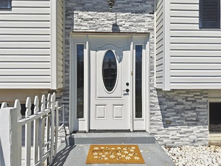 1149 Jefferson Rd — Photo 2