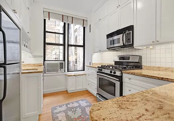 3rd image of 324 W 83rd St APT 4W