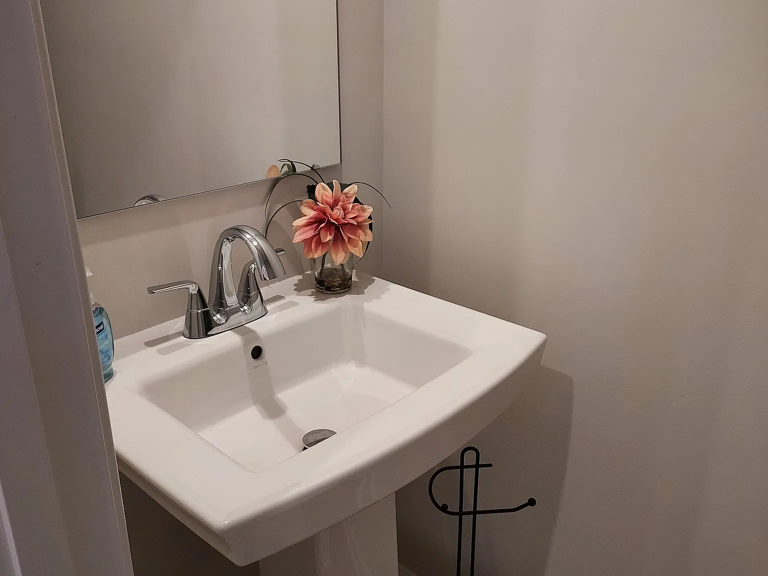 3 bed, 2.5 bath, 1300 sqft, $2,350 — Photo 3