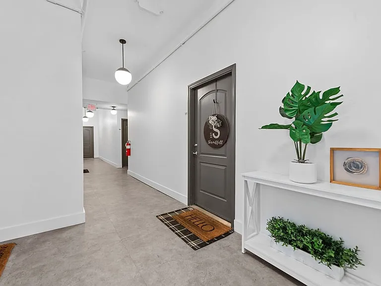 4242 Lindell — Photo 12