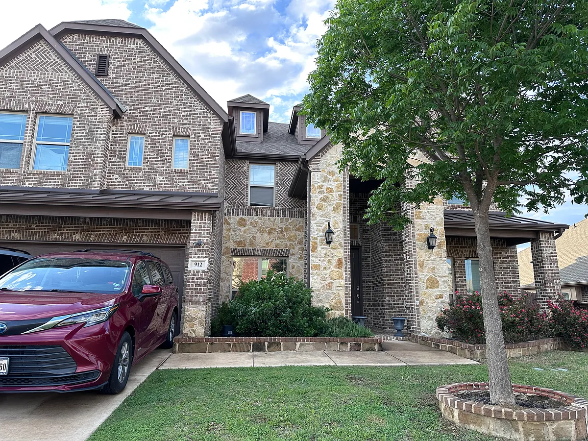 Building Photo - 912 Foxtail Dr