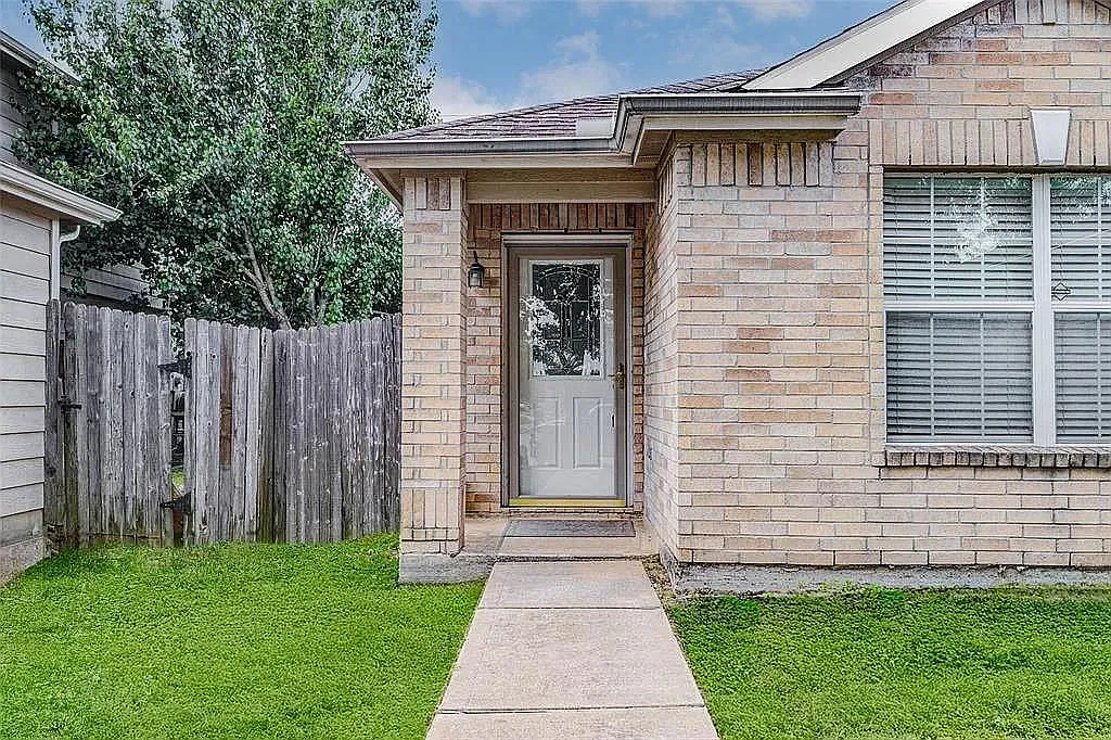 4 bed, 1825 sqft, $2,150 — Photo 3