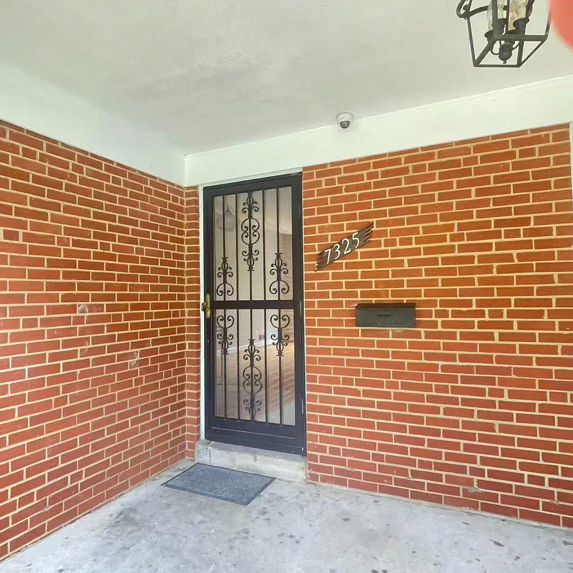 5 bed, 3.0 bath, 2253 sqft, $3,400 — Photo 2