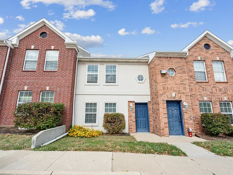 Maple Grove Villas — Photo 21