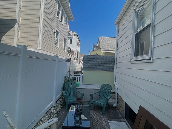 5th image of 820 Saint James Pl Unit 1