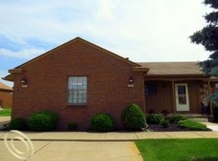 12328 Cambridge Blvd, South Lyon, MI 48178