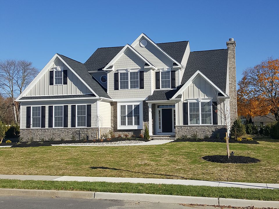 Beautiful 2 story 