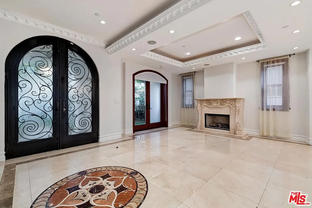 6 bed, 6.5 bath, 6040 sqft, $18,000 — Photo 4