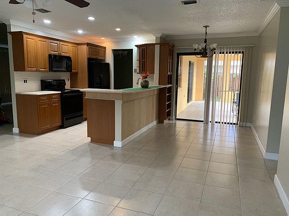 2nd image of 387 SW 30th Ave