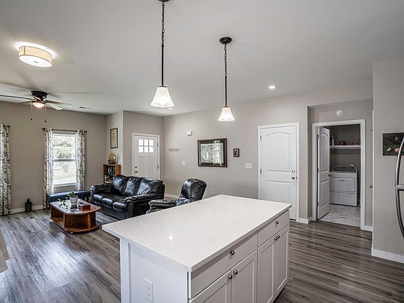 3rd image of 7 Lawrence St