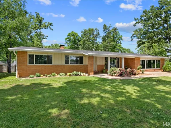 2105 Jackson Rd, Poplar Bluff, MO 63901