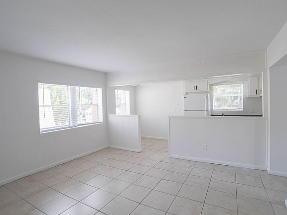 3rd image of 2605 E Central Blvd Unit 2