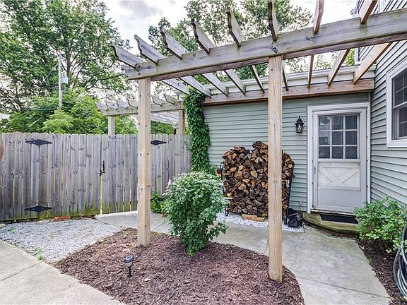 4th image of 7499 Farnum Ave