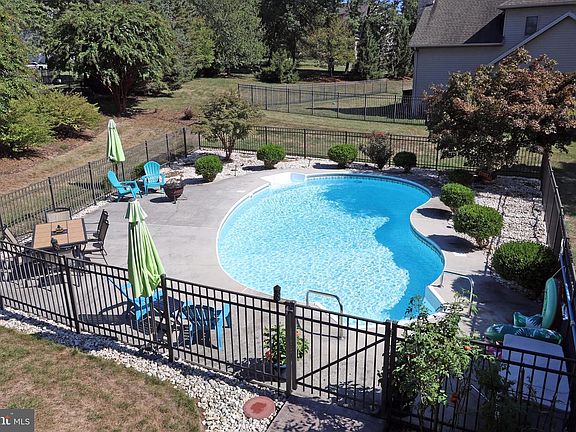 4th image of 4 Bayberry Rd