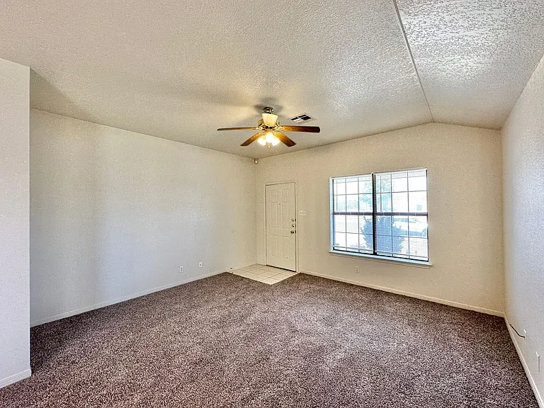 5206 Daybreak Dr — Photo 4
