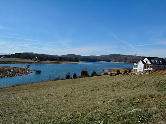 4th image of 467 Reginas Pt