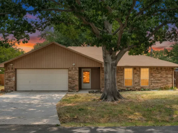 1909 Oak Hill Dr, Corinth, TX 76210