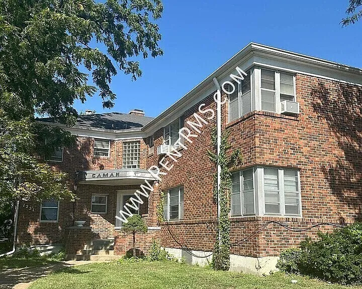 1251 SW Topeka Blvd #15 — Photo 2