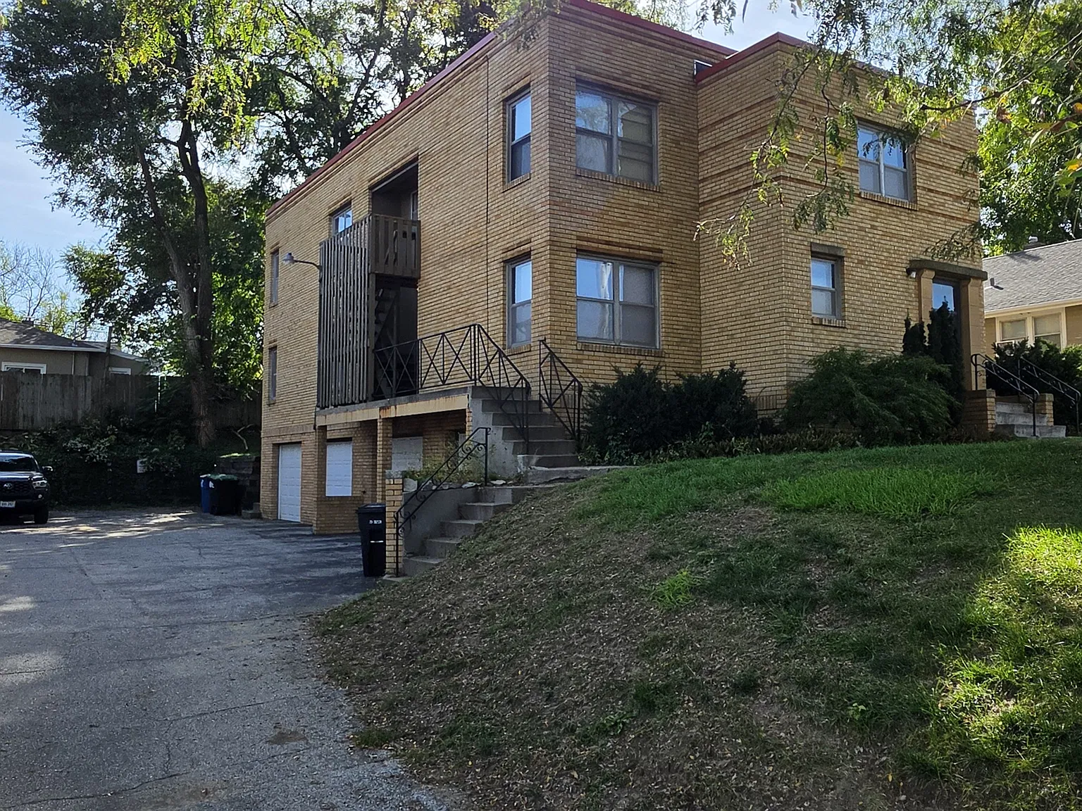 5057 Leavenworth St — Photo 3