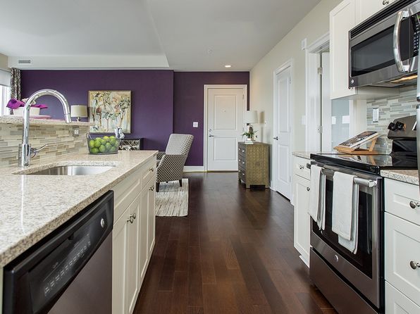 250 N Columbus Blvd APT 1012