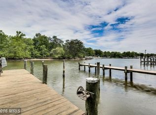 810 N Shore Dr, Glen Burnie, MD 21060