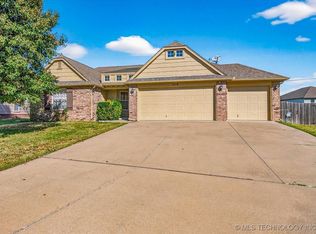 3218 Debbie Ln, Bartlesville, OK 74006
