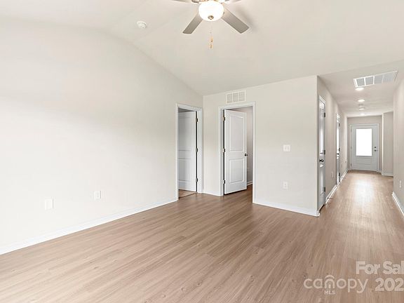 5th image of 3520 Clover Valley Dr